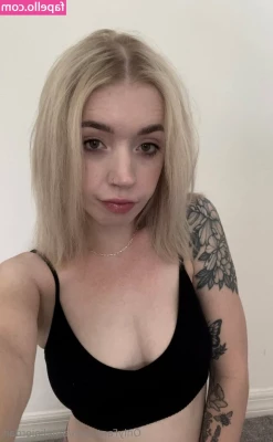 ameliajordan - That glow in the dark tongue fucking