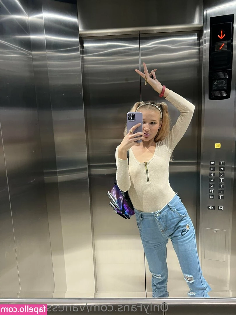 vanessa_norris [ vanessa-norris ] - What can I say  I can take em big