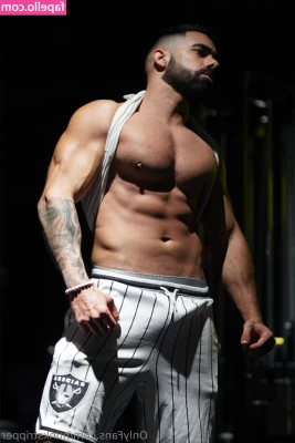 hunkstripper - Rico día de sudor