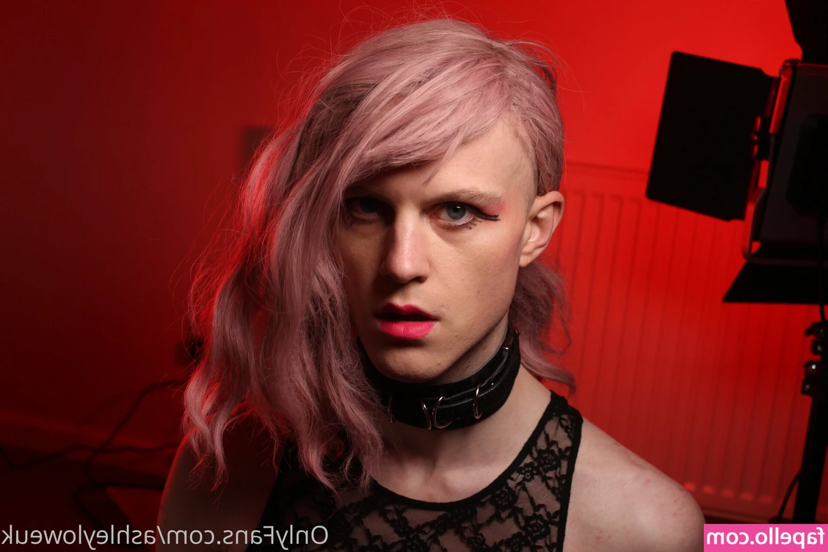ashleyloweuk - I wanna sit this on your face