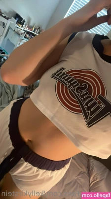 kellylilred - Comment below what you think it feels like to have your cock sucked