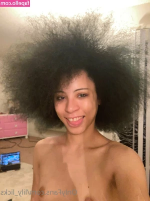lily_licks [ lily-licks ] - Riding his cock