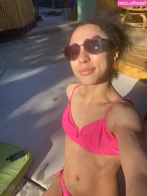 lily_licks [ lily-licks ] - Red is my color             who like it
