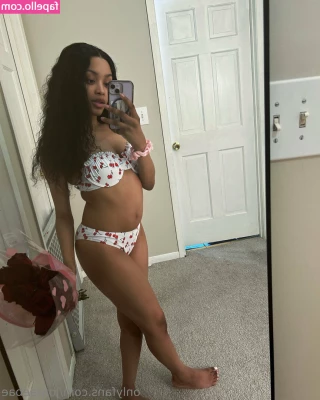 fantasyjordae - What are you licking first? Soft white toes or pretty pink pussy