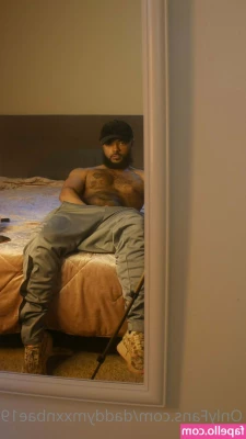 syrr3n - Further away or closer up like I'm about to sit on your face 😈👀