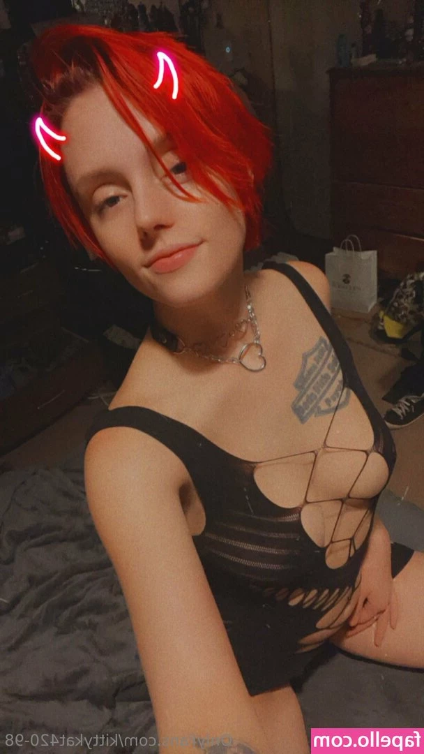kittykat420-98 - Get on ur knees  amp  start sucking