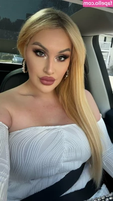 lexibunni - I see you looking  CUM a little closer