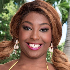 Rachel Raxx