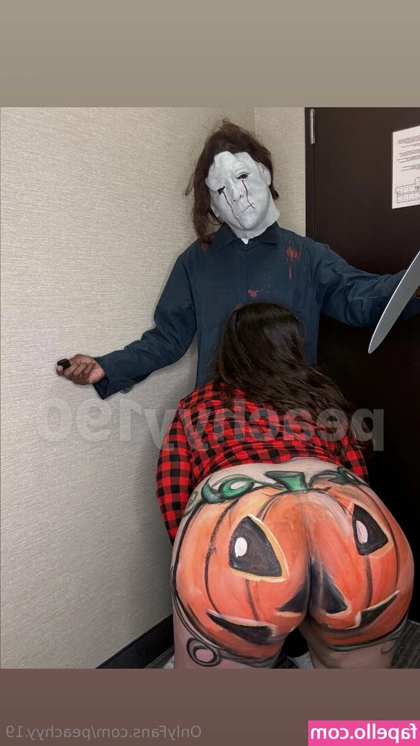 peachyy.19 [ peachyy-19 ] - Some of the best moments in life are the ones you can't tell anyone
