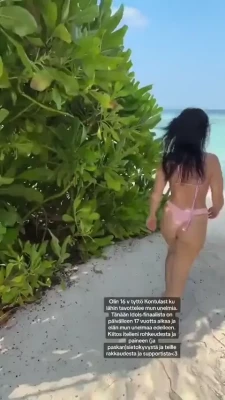 Anna Abreu [ anna-abreu ] - I need help taking my clothes off