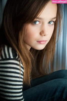 Lucy Loken [ lucy-loken ] - Allow me to be a sexy little tease, do you like to be teased?