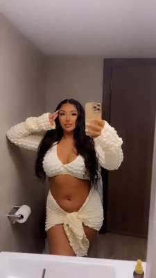 Alisha Simone [ alisha-simone ] - I like that you compliment me on my body, it always inspires me 😊