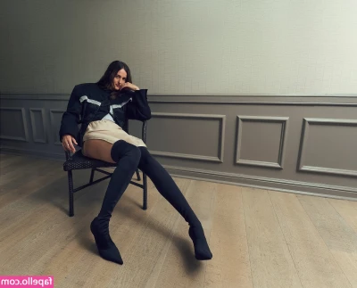 Renate Reinsve [ renate-reinsve ] - If I sit on your face, I own you!
