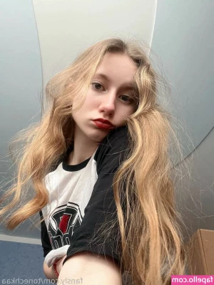 tonechkaa - Some screenshots from a cheeky faerie tease video sending to your DMs