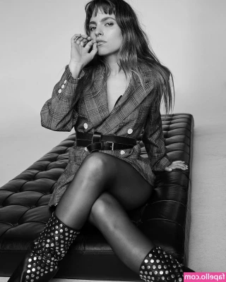 Sarah-Jeanne Labrosse [ sarah-jeanne-labrosse ] - let s have the best video call ever   they say I m the best   do you