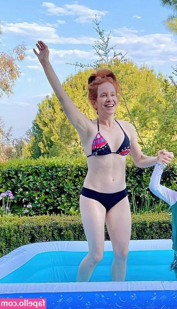 Amy Davidson [ amy-davidson ] - Wanna sext