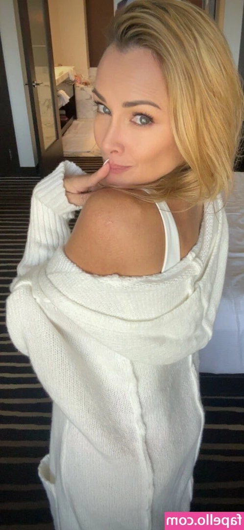 Jennifer O'Dell [ jennifer-o-dell-4 ] - Felt pretty horny this morning  had to do something about it