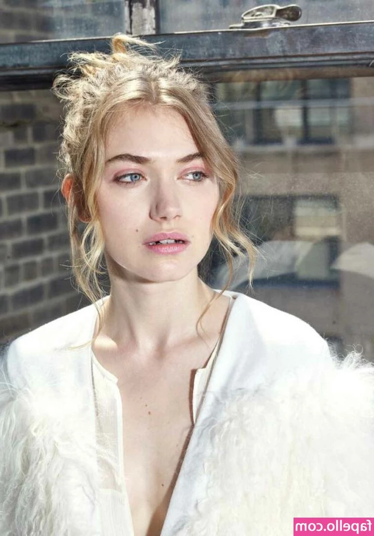 Imogen Poots [ imogen-poots ] - Headed HOME for the weekend!!! 😊😊😊