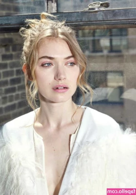 Imogen Poots [ imogen-poots ] - Headed HOME for the weekend!!! 😊😊😊
