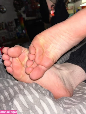 Feetiecutie [ feetiecutie-1 ] - Ready to learn something new❤️
