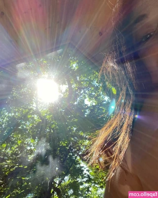 Crystal Reed [ crystal-reed ] - Sunday morning action ..