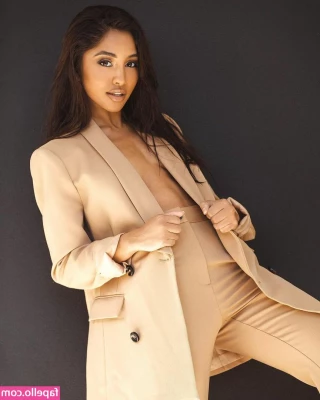 Maria Thattil [ maria-thattil ] - Quick little bonus PLUS video for you, my loves :) Nice and early in