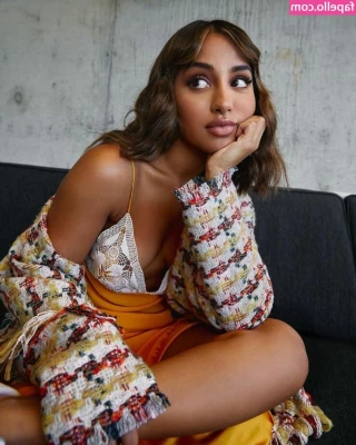 Maria Thattil [ maria-thattil ] - Hang out with me in the car after I get done with hot  sweaty workout