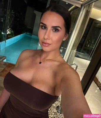 Alexandra Ianculescu [ alexandra-ianculescu-1 ] - Start your day off right with my naked body 💕