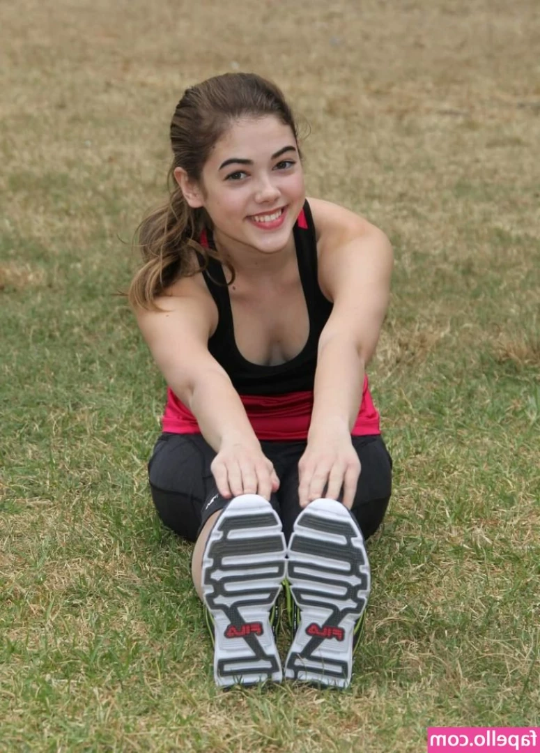 McKaley Miller [ mckaley-miller ] - My husky sprained my pinky by accident when she yanked the leash