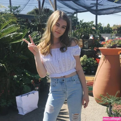 McKaley Miller [ mckaley-miller ] - Strawberry lemonade