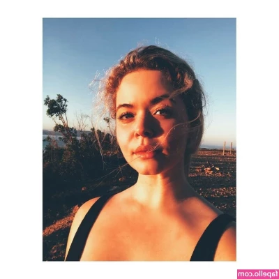 Sasha Pieterse [ sasha-pieterse ] - So much booty to grab 😘