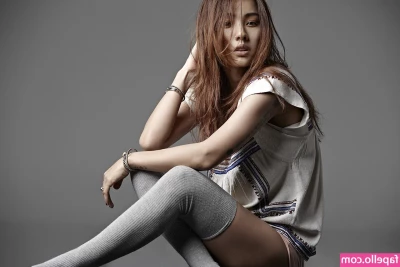 Lee Hyori [ lee-hyori ] - Holiday had me all turned around  It s titty Tuesday