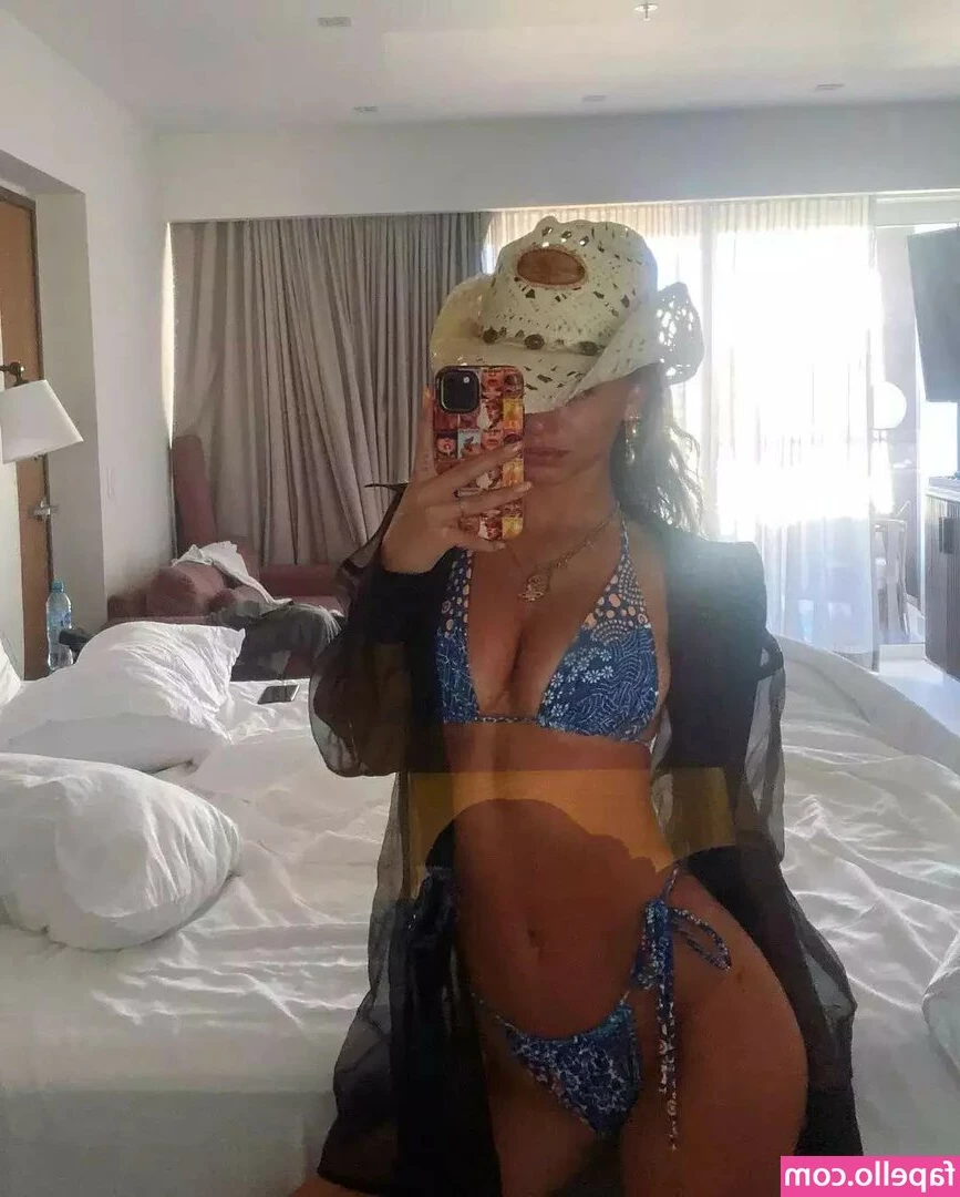 Eliana Jones [ eliana-jones ] - I was wet as Fuk on dis live my phone died should I go back live