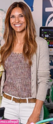 Nicci Jolly [ nicci-jolly ] - Antes do banho