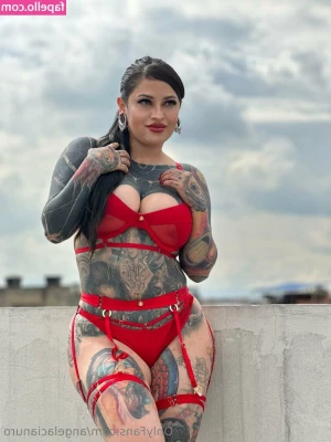 angelacianuro - Frontal pic of machine fucking, DDDs out 😜 happy Valentine’s Day