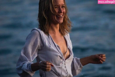Jessy Schram [ jessy-schram ] - GUYS I NEED YOUR HELP   Email support onlyfans com and let them know