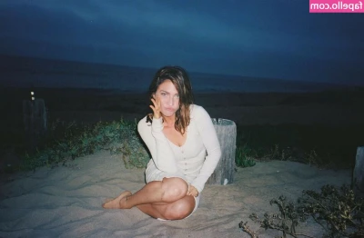 Brittany Snow [ brittany-snow ] - Il drop sauna vid tomorrow