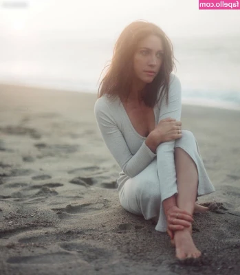 Brittany Snow [ brittany-snow ] - Close up pussy play! I'm getting ready to go out so I might as well