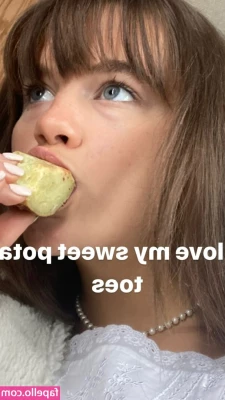 Chloe East [ chloe-east ] - Ops, forse le ho avvicinate troppo al tuo faccino 🤭 Se vuoi vedere