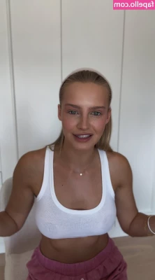 Karolina Pisarek [ karolina-pisarek ] - Playtime in bed
