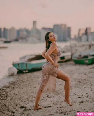 Vanessa Claudio [ vanessa-claudio ] - Just a little lunch time fun do you want to see more leave your