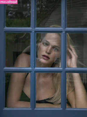Erin Heatherton [ erin-heatherton ] - Easter SINday special live stream! 2 feature stage sets PLUS a very