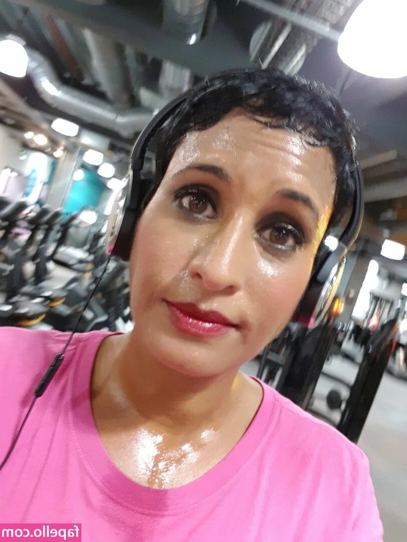 Naga Munchetty [ naga-munchetty ] - Oye cielo  ven te veo muy estresado