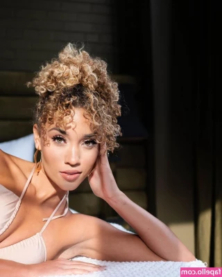 Elle Smith [ elle-smith ] - What's your plans for today baby??? DM me???