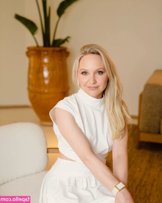 Kim Pearson [ kim-pearson ] - if you're not going to unwrap me, I'll do it myself to present your