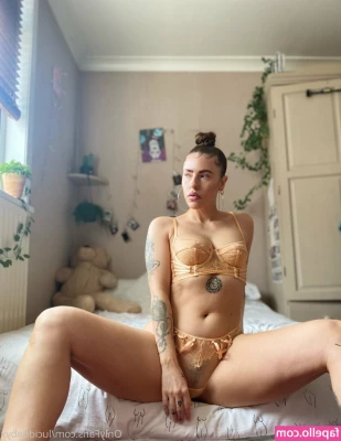 lucidbabyx - i havent had a good shower fuck in a while ;3