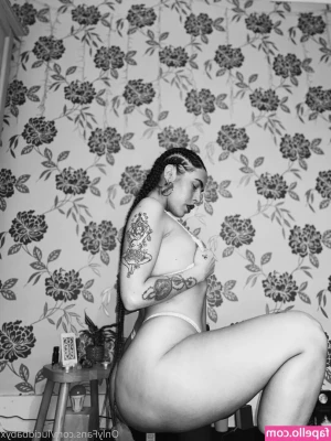 lucidbabyx - a bit of towel fun, you can almost hear the spring as it catches and