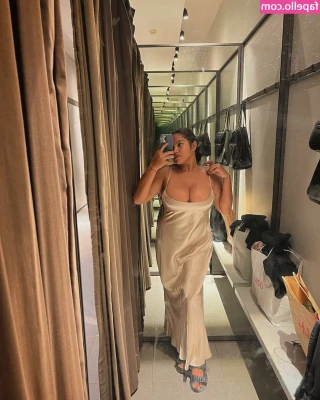 curvymoanaaa [ moana-s-melons ] - I got 20 minutes of backshots in my Misa Misa outfit! DM me if y'all