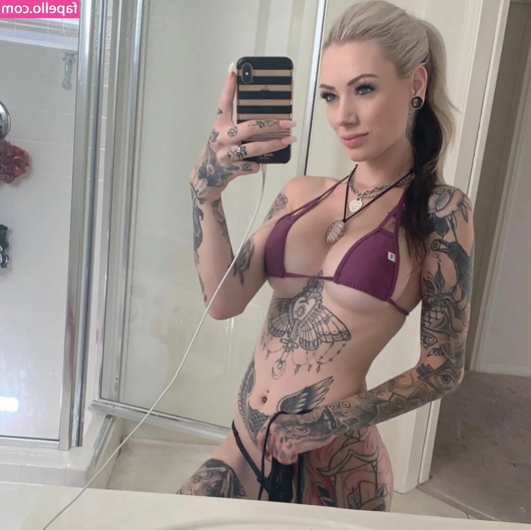 Alli Sin [ alli-sin ] - Anyone wanna rinse off with me