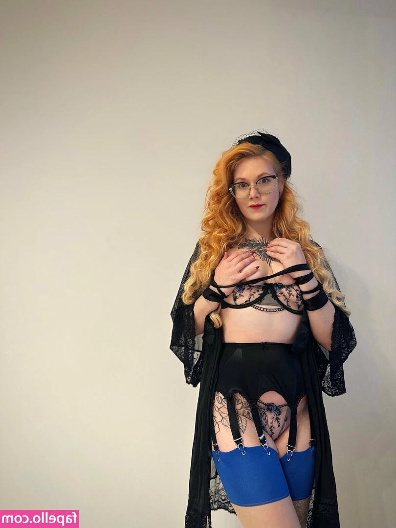Niki Foxmutt [ niki-foxmutt ] - SUCH A SLUTTY SECRETARY 😈💦💦 XXX
